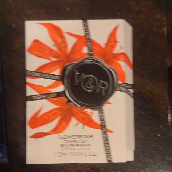 Designer Perfume Sample Set - Picture 5 of 8